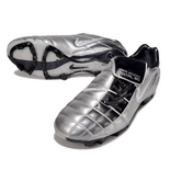 Botas de fútbol Nike Air Zoom Total 90 III FG color plata y negro